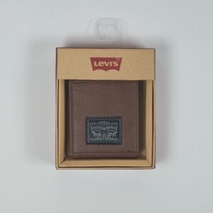 Levi's Classic Bifold Leather Wallet for Men in Brown